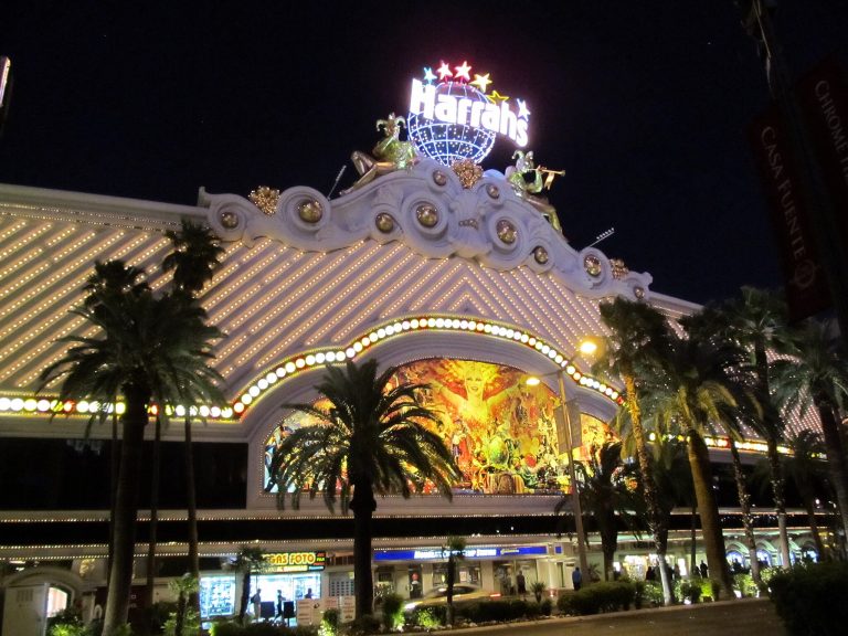 2048px Harrahs Las Vegas facade 2013 768x576