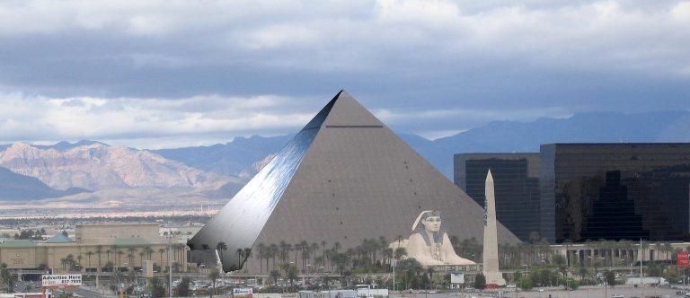 2048px Las Vegas  Luxor   panoramio 768x332