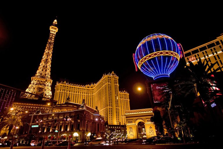 2048px Paris hotel Las Vegas 3 October 2009 010 768x512