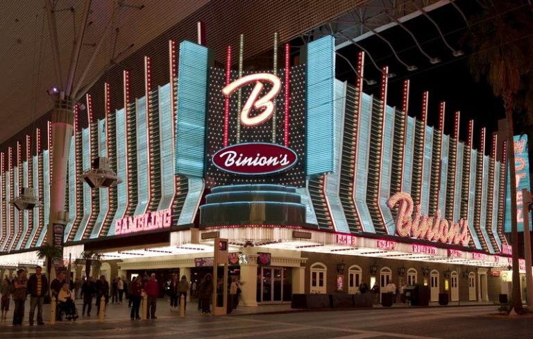 lossy page1 800px Old Motels and Historic Neon Art Las Vegas Nevada LCCN2010630083.tif 2048px 768x488