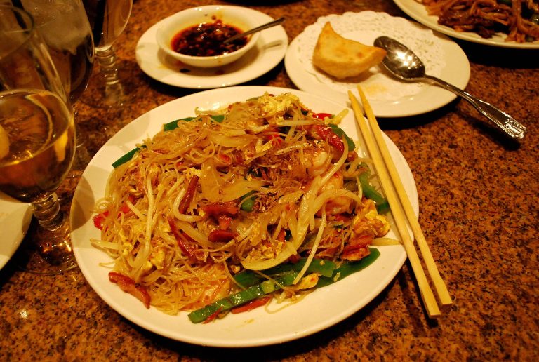 2048px Singapore Mei Fen   Light curry flavored rice vermicelli with shrimp BBQ pork and onions @ Noodle Asia   Venetian Hotel   Las Vegas Nevada 768x516