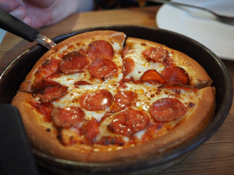 2048px Pizza Hut Pepperoni pan pizza 768x576