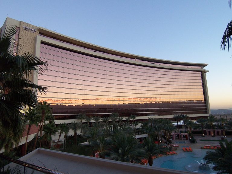 2048px Red Rock hotel tower 2006 XLarge 768x576